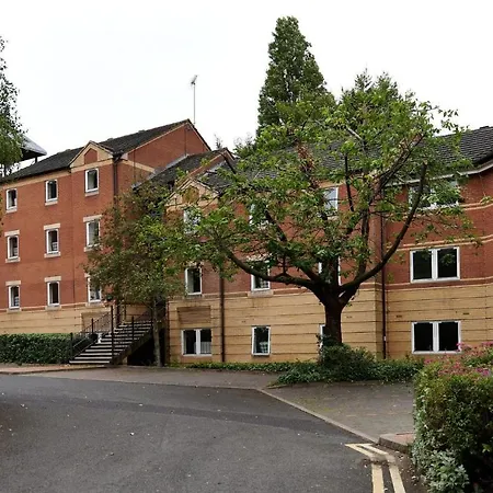 Cosy Chic Ensuite Bedrooms At Queen's Hospital Close Near City Centre Apartment