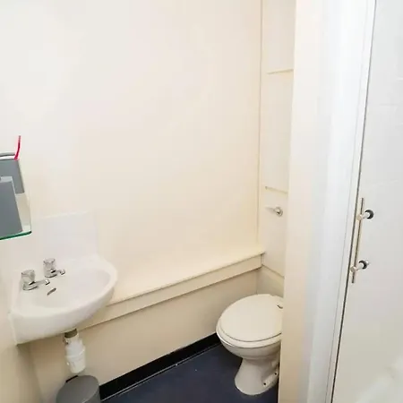 Apartment Cosy Chic Ensuite Bedrooms At Queen's Hospital Close Near City Centre Birmingham