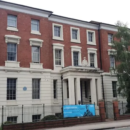 Cosy Chic Ensuite Bedrooms At Queen's Hospital Close Near City Centre Apartment